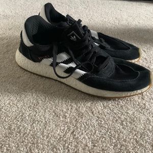 Size 10 Iniki boost Adidas shoe